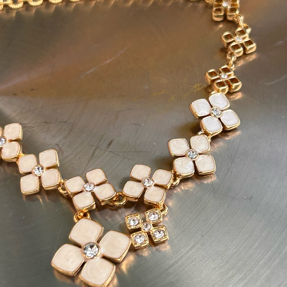 Pretty Cloverleaf crystal gold necklace